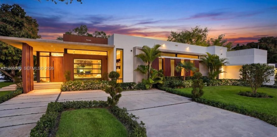 House in Miami Shores, Florida 5 bedrooms, 478.91 sq.m. № 2046517