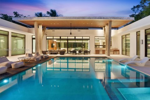 House in Miami Shores, Florida 5 bedrooms, 478.91 sq.m. № 2046517 - photo 9