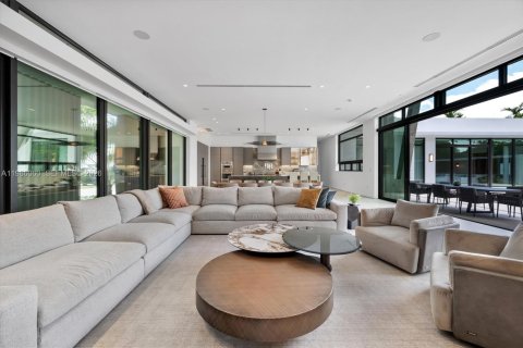 House in Miami Shores, Florida 5 bedrooms, 478.91 sq.m. № 2046517 - photo 20