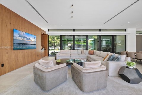 House in Miami Shores, Florida 5 bedrooms, 478.91 sq.m. № 2046517 - photo 23