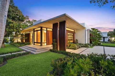 House in Miami Shores, Florida 5 bedrooms, 478.91 sq.m. № 2046517 - photo 6