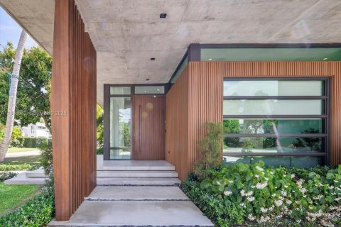 House in Miami Shores, Florida 5 bedrooms, 478.91 sq.m. № 2046517 - photo 16