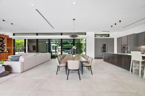 House in Miami Shores, Florida 5 bedrooms, 478.91 sq.m. № 2046517 - photo 24