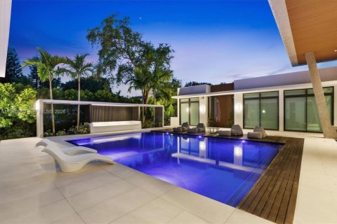 House in Miami Shores, Florida 5 bedrooms, 478.91 sq.m. № 2046517 - photo 2