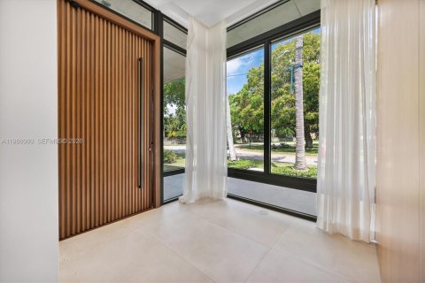 House in Miami Shores, Florida 5 bedrooms, 478.91 sq.m. № 2046517 - photo 17