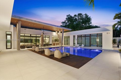 House in Miami Shores, Florida 5 bedrooms, 478.91 sq.m. № 2046517 - photo 7
