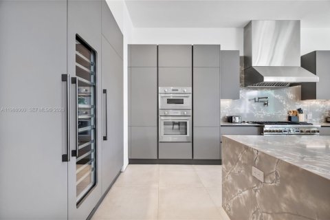 House in Miami Shores, Florida 5 bedrooms, 478.91 sq.m. № 2046517 - photo 29