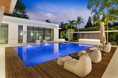 House in Miami Shores, Florida 5 bedrooms, 478.91 sq.m. № 2046517 - photo 4