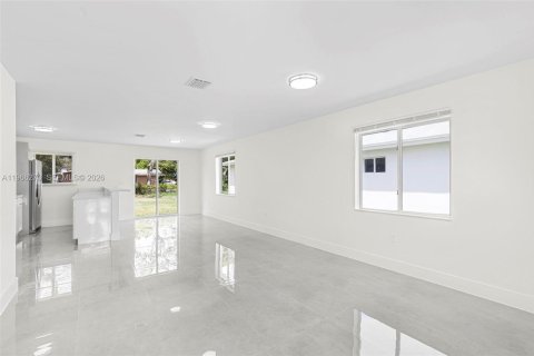 Villa ou maison à vendre à Miami, Floride: 4 chambres, 148.64 m2 № 2027980 - photo 5