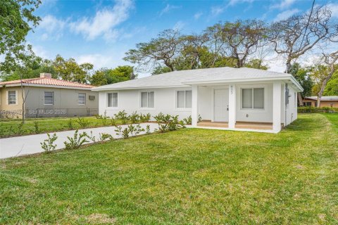 Villa ou maison à vendre à Miami, Floride: 4 chambres, 148.64 m2 № 2027980 - photo 3