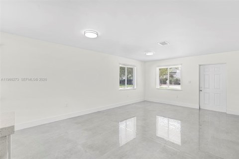 Villa ou maison à vendre à Miami, Floride: 4 chambres, 148.64 m2 № 2027980 - photo 10