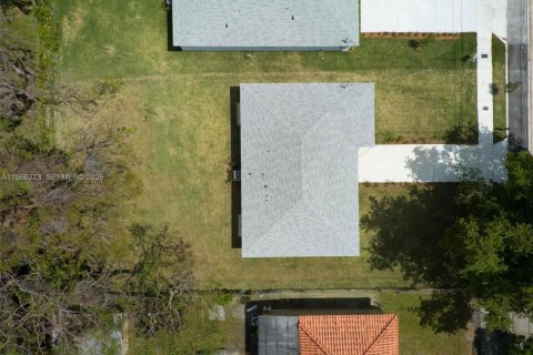 Villa ou maison à vendre à Miami, Floride: 4 chambres, 148.64 m2 № 2027980 - photo 27