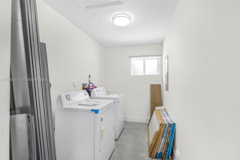 Villa ou maison à vendre à Miami, Floride: 4 chambres, 148.64 m2 № 2027980 - photo 21