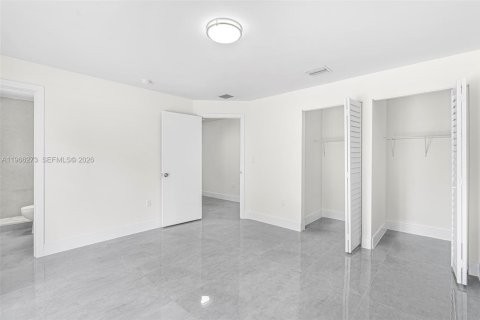 Villa ou maison à vendre à Miami, Floride: 4 chambres, 148.64 m2 № 2027980 - photo 13