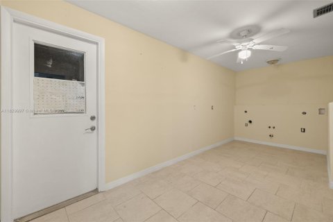 House in Fort Myers, Florida 2 bedrooms № 1822238 - photo 13