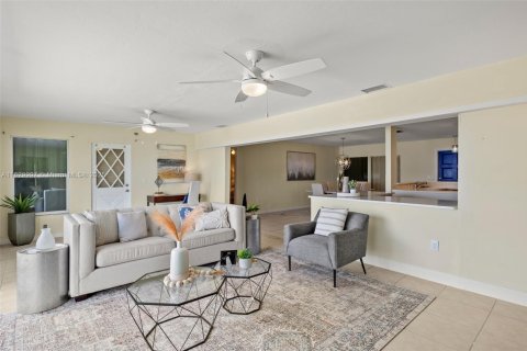 House in Fort Myers, Florida 2 bedrooms № 1822238 - photo 10