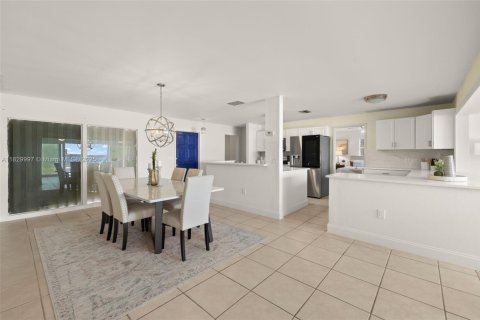 House in Fort Myers, Florida 2 bedrooms № 1822238 - photo 8