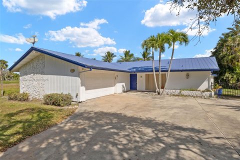 House in Fort Myers, Florida 2 bedrooms № 1822238 - photo 2