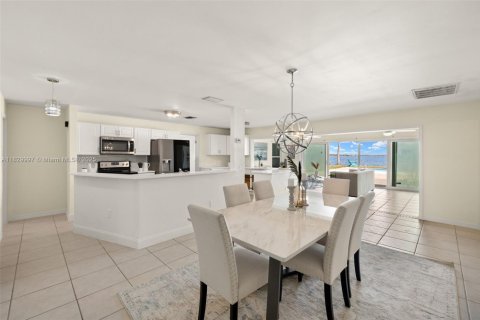 House in Fort Myers, Florida 2 bedrooms № 1822238 - photo 5