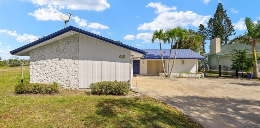 House in Fort Myers, Florida 2 bedrooms № 1822238