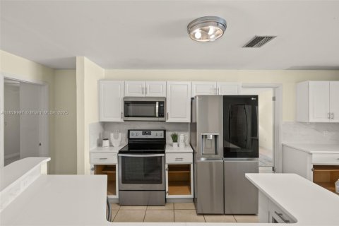 House in Fort Myers, Florida 2 bedrooms № 1822238 - photo 12