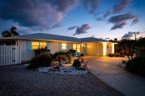 Villa ou maison à vendre à Holmes Beach, Floride: 3 chambres, 151.15 m2 № 2389120 - photo 2