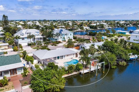 Villa ou maison à vendre à Holmes Beach, Floride: 3 chambres, 151.15 m2 № 2389120 - photo 8