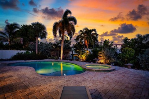 Villa ou maison à vendre à Holmes Beach, Floride: 3 chambres, 151.15 m2 № 2389120 - photo 10