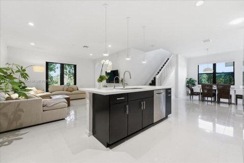 Купить виллу или дом в Майами, Флорида 5 спален, 251.02м2, № 1967413 - фото 5