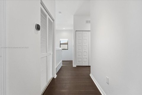 Купить виллу или дом в Майами, Флорида 5 спален, 251.02м2, № 1967413 - фото 25