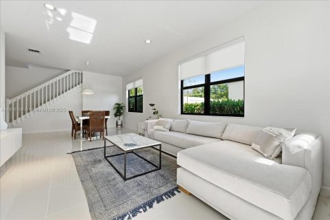 Купить виллу или дом в Майами, Флорида 5 спален, 251.02м2, № 1967413 - фото 14