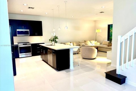 Купить виллу или дом в Майами, Флорида 5 спален, 251.02м2, № 1967413 - фото 16