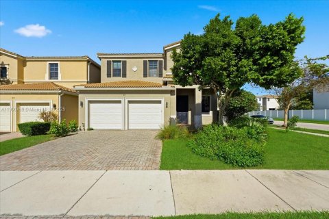 Купить виллу или дом в Майами, Флорида 5 спален, 251.02м2, № 1967413 - фото 2