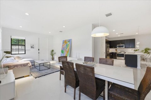 Купить виллу или дом в Майами, Флорида 5 спален, 251.02м2, № 1967413 - фото 20