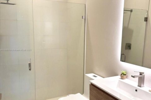 Купить виллу или дом в Майами, Флорида 5 спален, 251.02м2, № 1967413 - фото 21