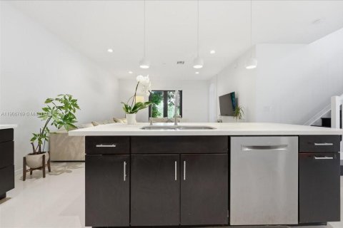 Купить виллу или дом в Майами, Флорида 5 спален, 251.02м2, № 1967413 - фото 10