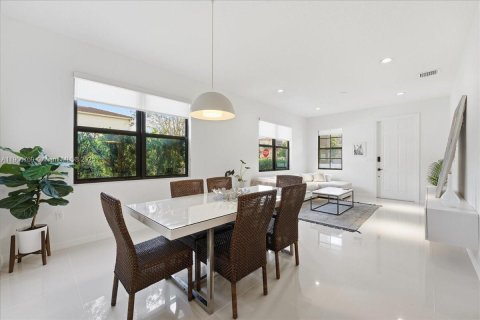 Купить виллу или дом в Майами, Флорида 5 спален, 251.02м2, № 1967413 - фото 4