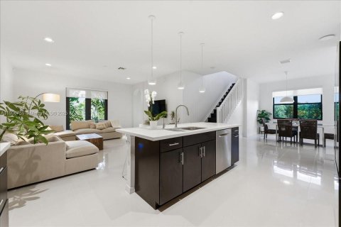 Купить виллу или дом в Майами, Флорида 5 спален, 251.02м2, № 1967413 - фото 9