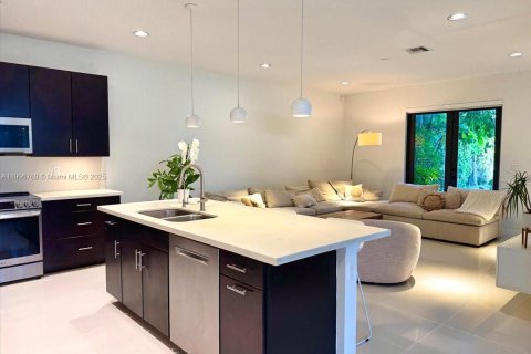 Купить виллу или дом в Майами, Флорида 5 спален, 251.02м2, № 1967413 - фото 15