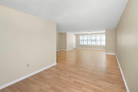 Copropriété à vendre à Gulfport, Floride: 1 chambre, 98.48 m2 № 2151424 - photo 10