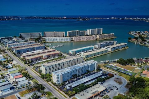 Copropriété à vendre à Gulfport, Floride: 1 chambre, 98.48 m2 № 2151424 - photo 26