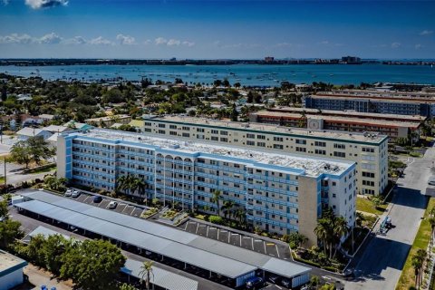 Condo à Gulfport, Floride, 1 chambre № 2151424