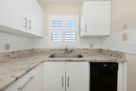 Copropriété à vendre à Gulfport, Floride: 1 chambre, 98.48 m2 № 2151424 - photo 7