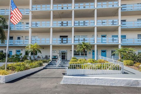 Copropriété à vendre à Gulfport, Floride: 1 chambre, 98.48 m2 № 2151424 - photo 2