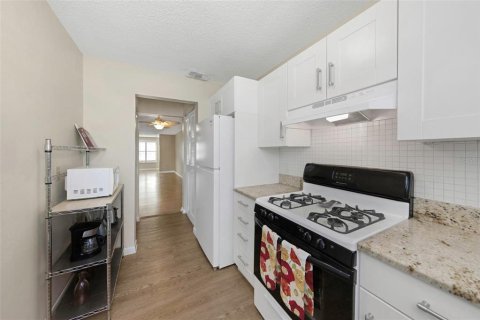 Copropriété à vendre à Gulfport, Floride: 1 chambre, 98.48 m2 № 2151424 - photo 9