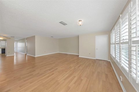Copropriété à vendre à Gulfport, Floride: 1 chambre, 98.48 m2 № 2151424 - photo 16