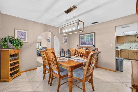 House in Kenneth City, Florida 3 bedrooms, 178.74 sq.m. № 2320954 - photo 6