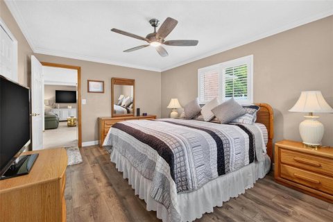 House in Kenneth City, Florida 3 bedrooms, 178.74 sq.m. № 2320954 - photo 18