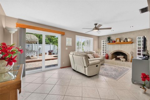 House in Kenneth City, Florida 3 bedrooms, 178.74 sq.m. № 2320954 - photo 10