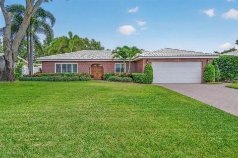 House in Kenneth City, Florida 3 bedrooms, 178.74 sq.m. № 2320954 - photo 2